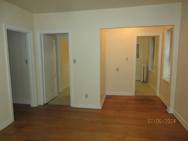 Building Photo - Available August 2025 Large Remodeled 1 Be...