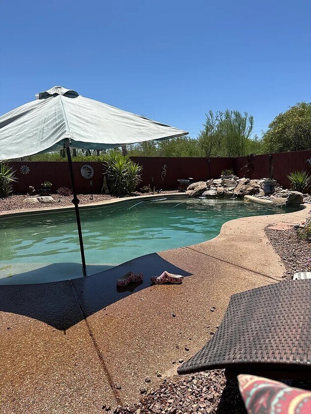 Primary Photo - 6655 N Canyon Crest Dr