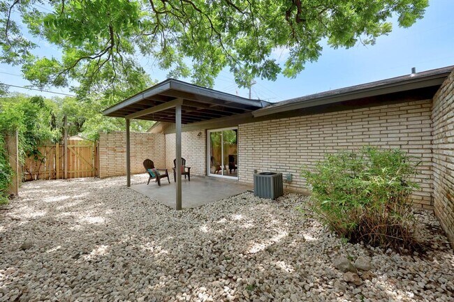 Foto del edificio - 8600 Hathaway Dr