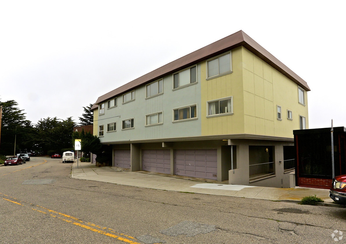 Primary Photo - 455 Burnett Ave