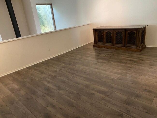 Building Photo - 258 Balfour Dr