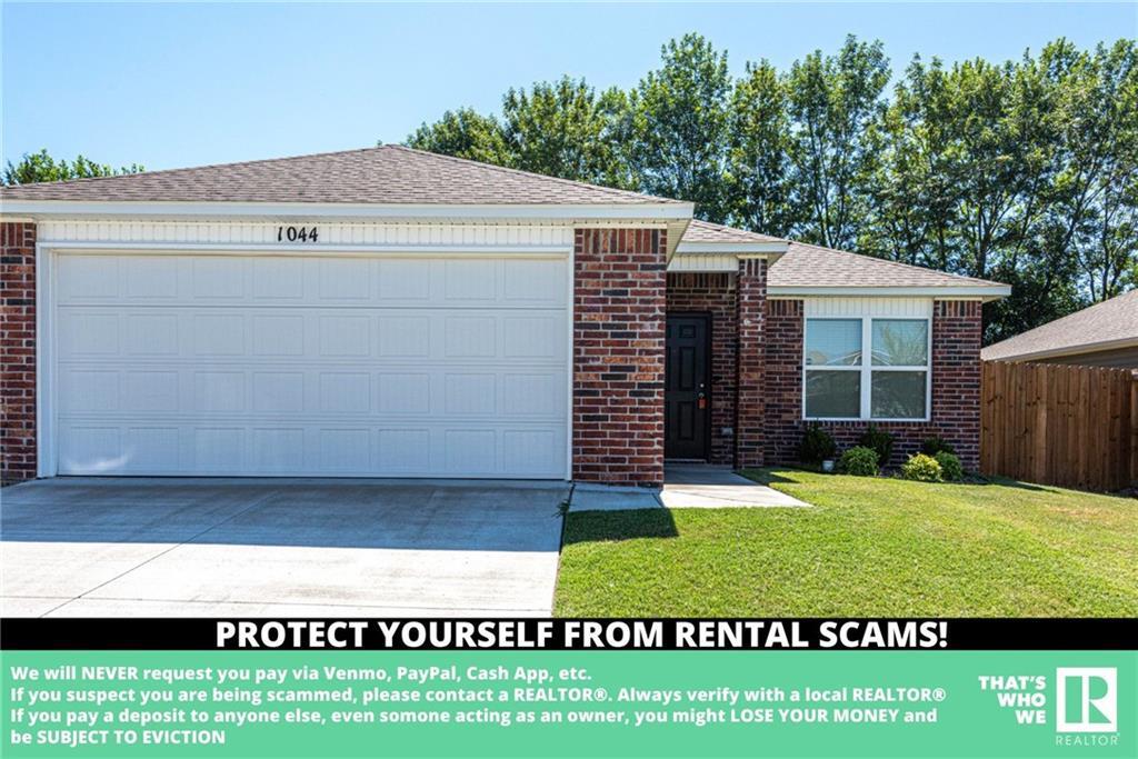 Primary Photo - 1044 S Kingfisher Ln