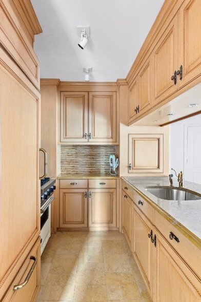 Foto del edificio - 155 W 70th St