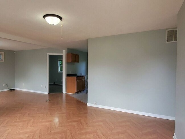 Building Photo - 607 Glen Ave