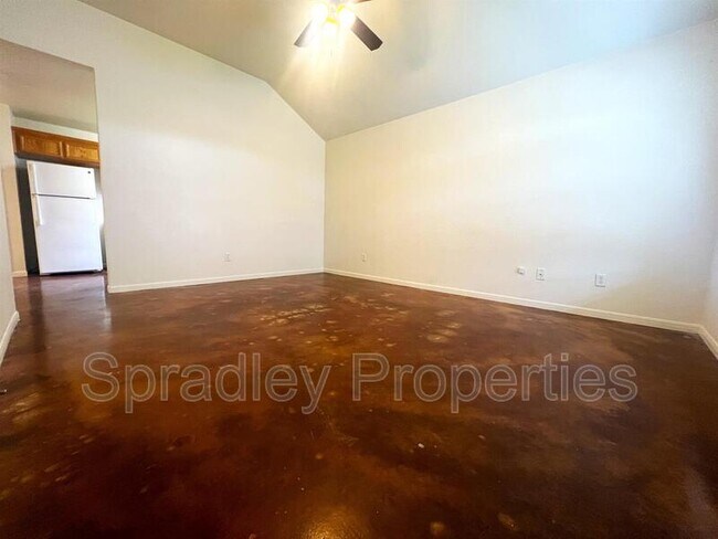 Building Photo - 5508B Luxor Dr