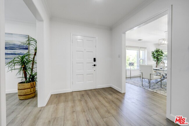 Foto del edificio - 344 S Camden Dr