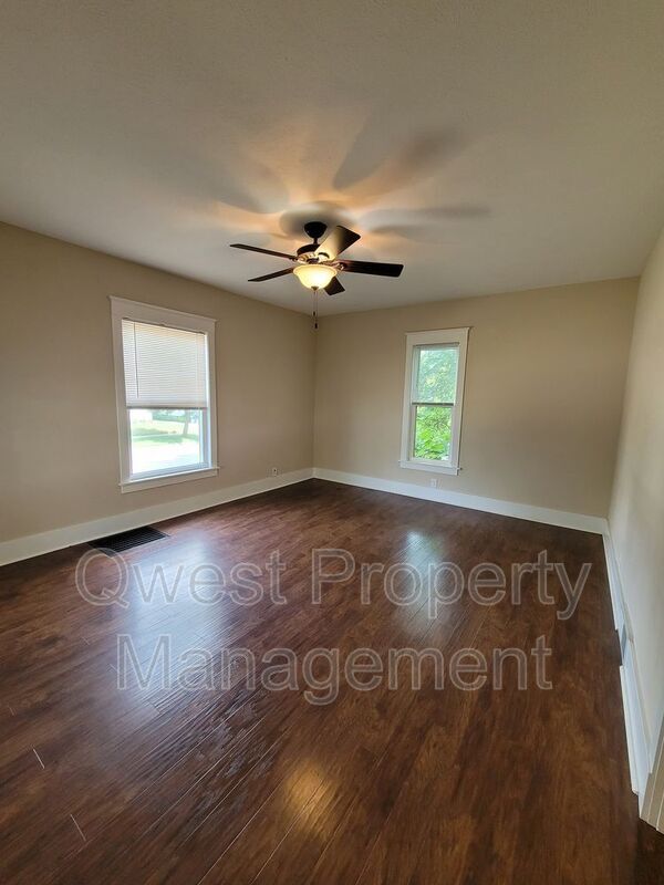 Foto del edificio - 932 Crescent St NE