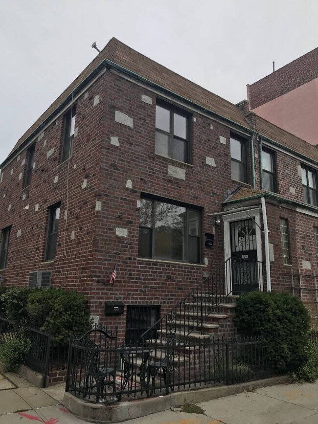 Foto del edificio - 9540 Fort Hamilton Pkwy