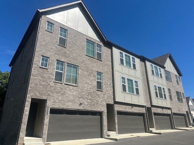 Building Photo - 605 Cogdill Ln