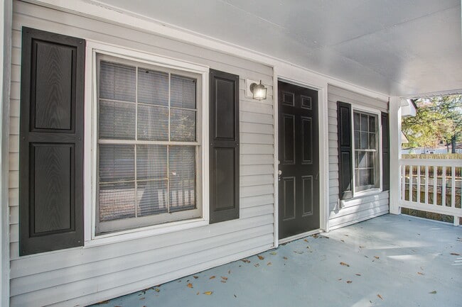 Building Photo - 4716 Mint Ave