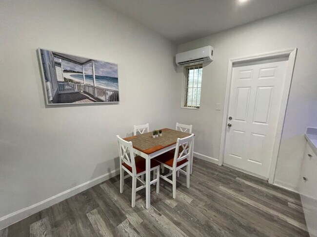 Foto del edificio - 1111 SW 37th Ave