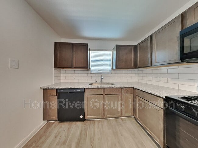 Building Photo - 18 Rd 5117