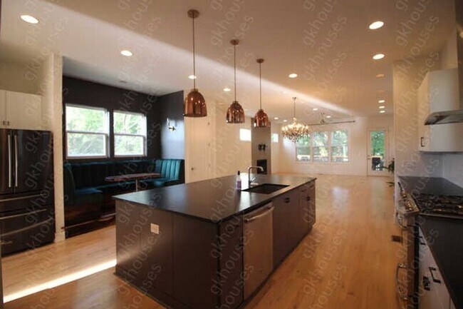 Foto del edificio - 2810A W Kirkwood Ave