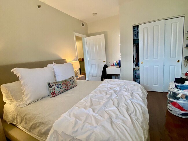Foto del edificio - HOT BACK BAY LISTING!!!!