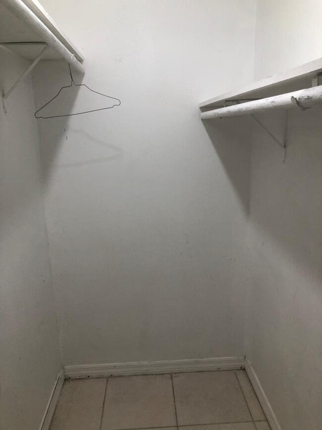 Building Photo - 1420 N 69th Way