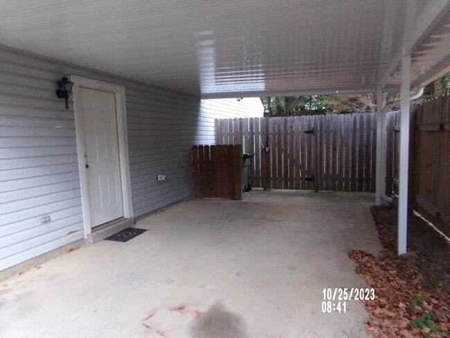 Building Photo - Two Bedroom/ Two Baths