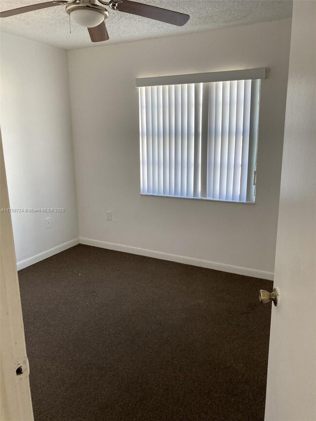 Building Photo - 17450 SW 106th Ave