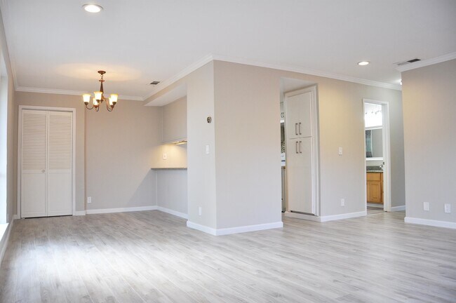 Building Photo - 5582 Magnolia Terrace