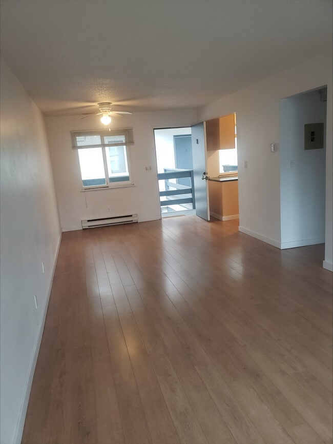 Building Photo - 646 Admirals Rd