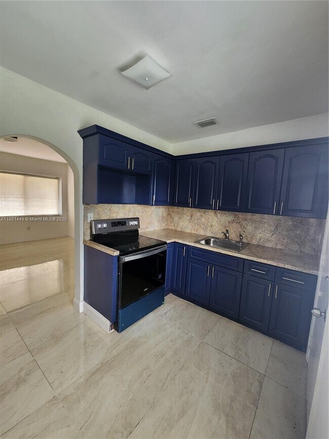 Foto del edificio - 890 NW 106th St