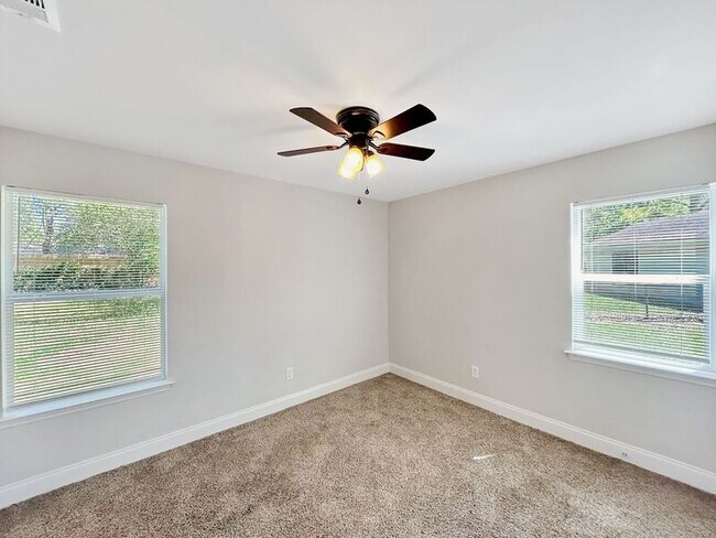 Building Photo - 6460 Greenbrook Cove N
