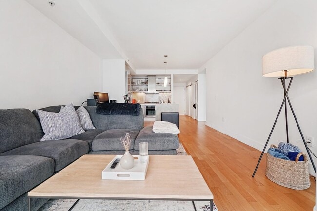 Building Photo - 77 Hudson St