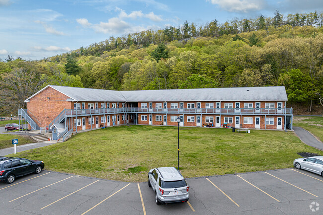 Exterior View - Cliffside Apartments