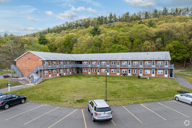 Exterior View - Cliffside Apartments