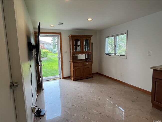 Foto del edificio - 12 Reed Dr