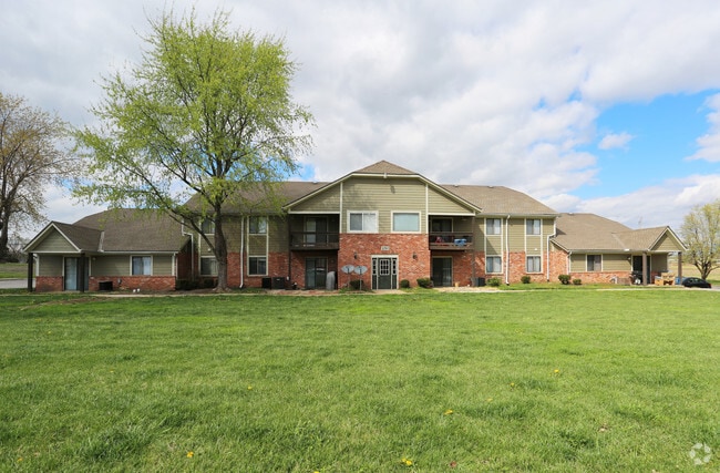 Building Photo - Spring Hill Plaza Apartments