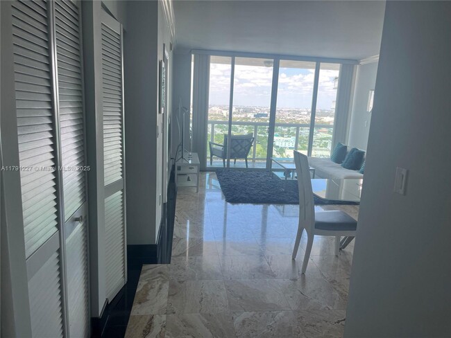 Foto del edificio - 1800 N Bayshore Dr