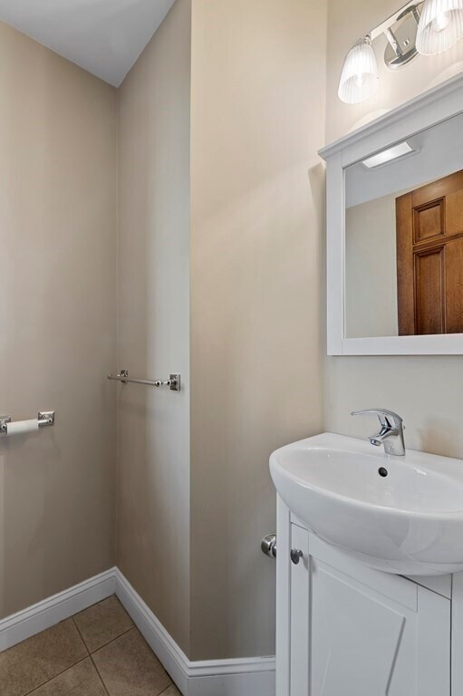 Building Photo - 44 Putnam St