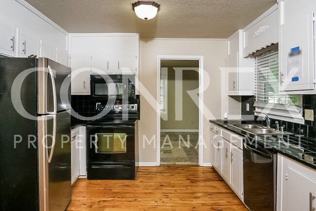 Building Photo - Welcome Home! Beautiful 3 Bedroom!