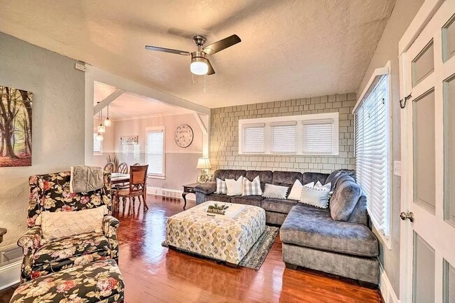 Building Photo - 325 W Spring St