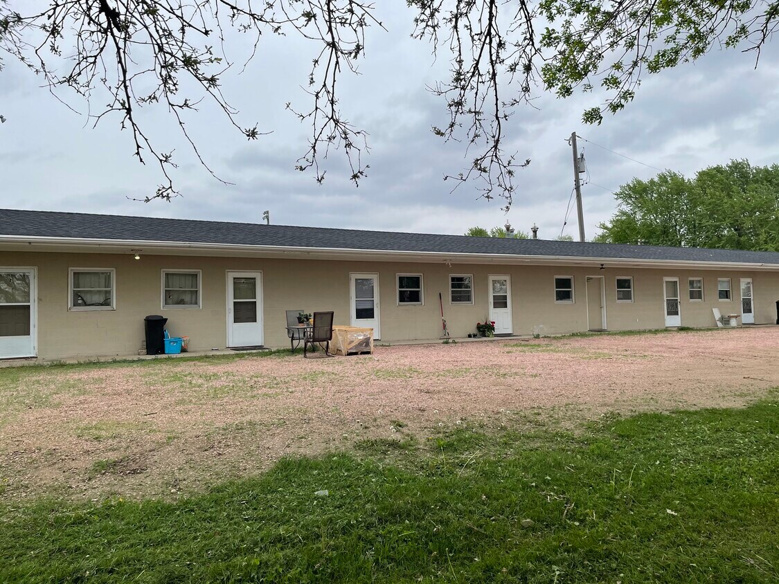 913 S Main St, Lennox, SD 57039 Apartments Lennox, SD