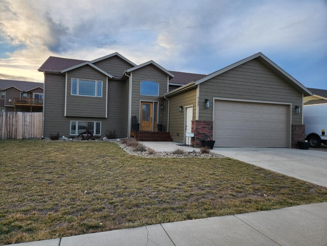 Foto principal - 737 Copperfield Dr