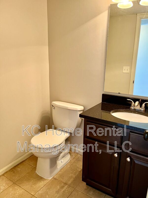 Building Photo - 818 E. 167th Ct.