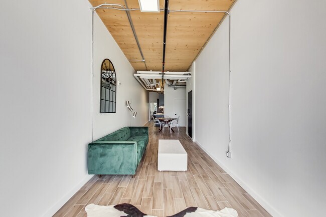 Photo du bâtiment - 1602 Queen St E