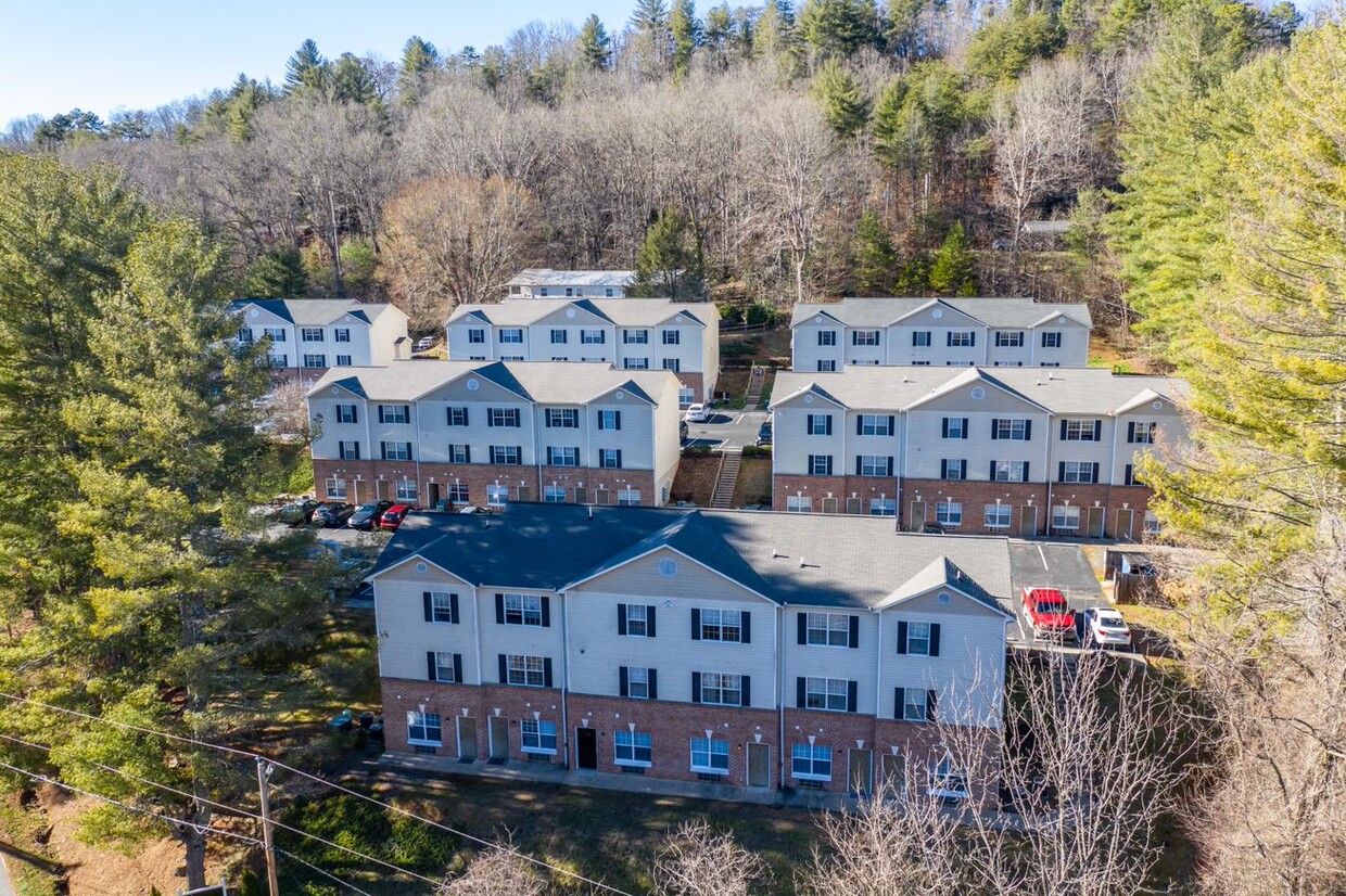 Property Front - The Maples of Cullowhee