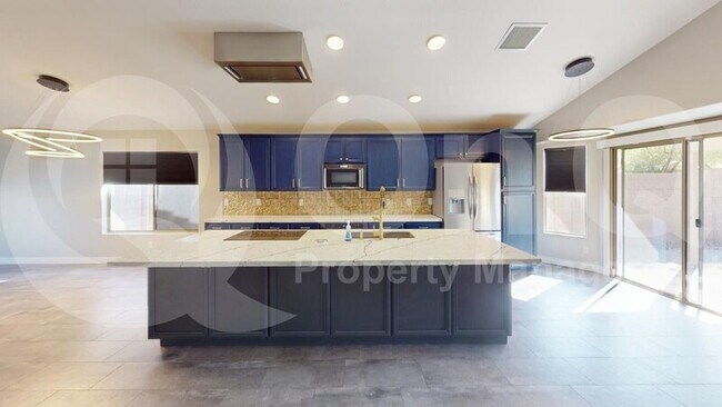 Foto del edificio - 1671 E Redfield Rd