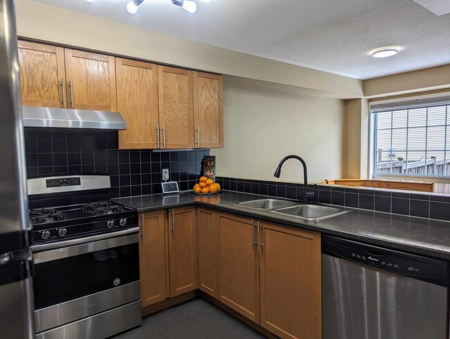 Building Photo - 112 Patriot Pl