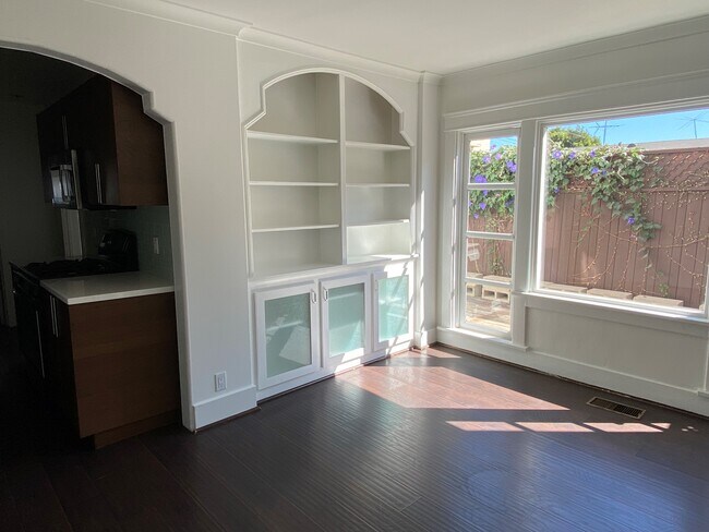 Foto del edificio - 1206 N Orange Grove Ave