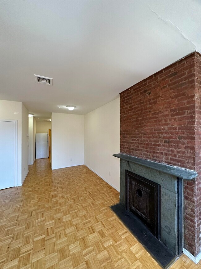 Building Photo - 348 Grove St