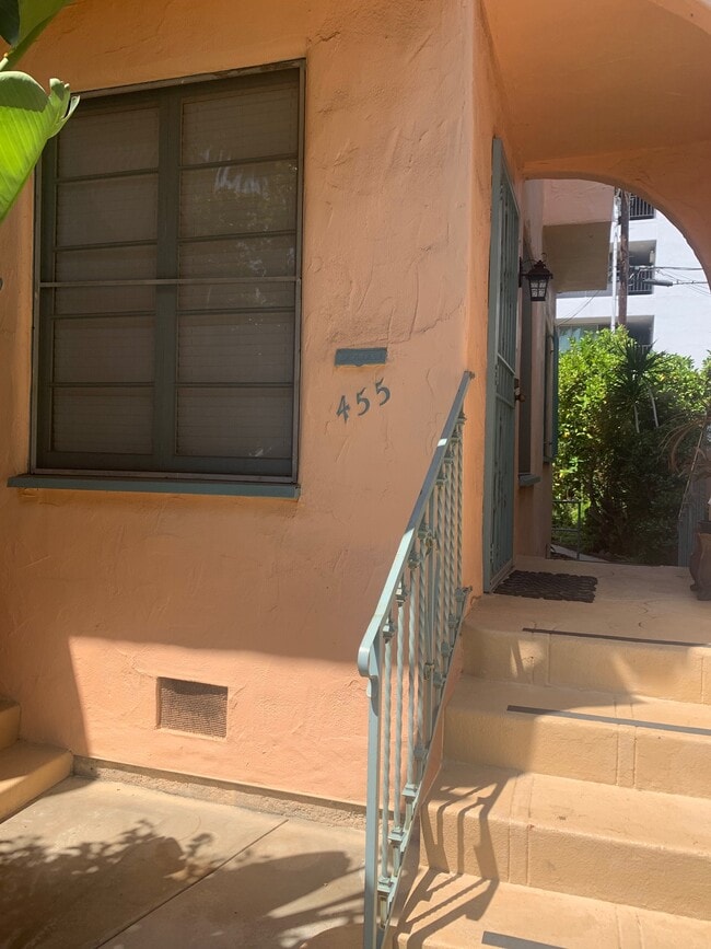 Front entrance to unit - 455 S Palm Dr