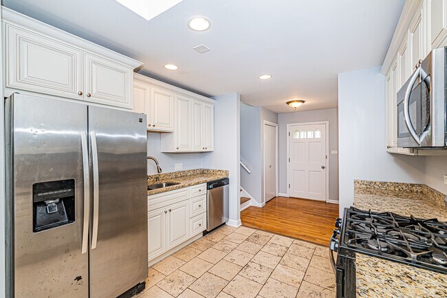 Foto del edificio - 1767 E Cree Ln