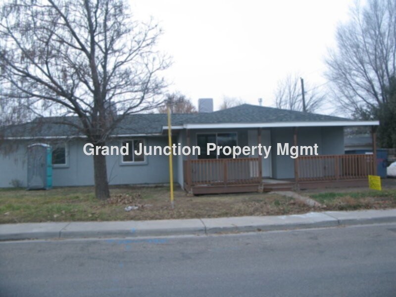 Primary Photo - Cute Duplex