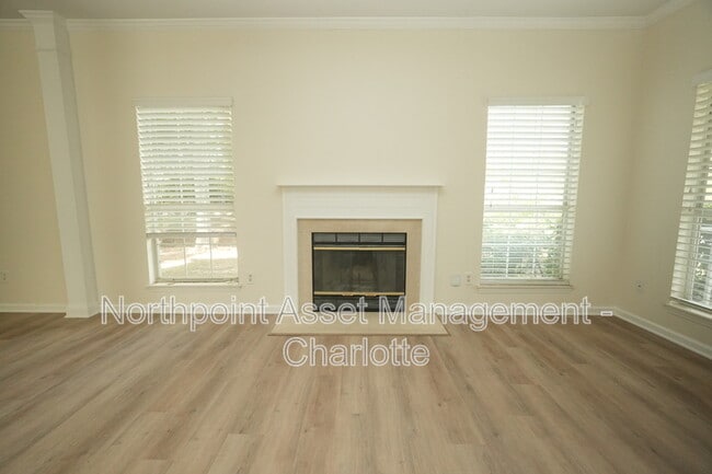 Building Photo - 12100 Cartgate Ln