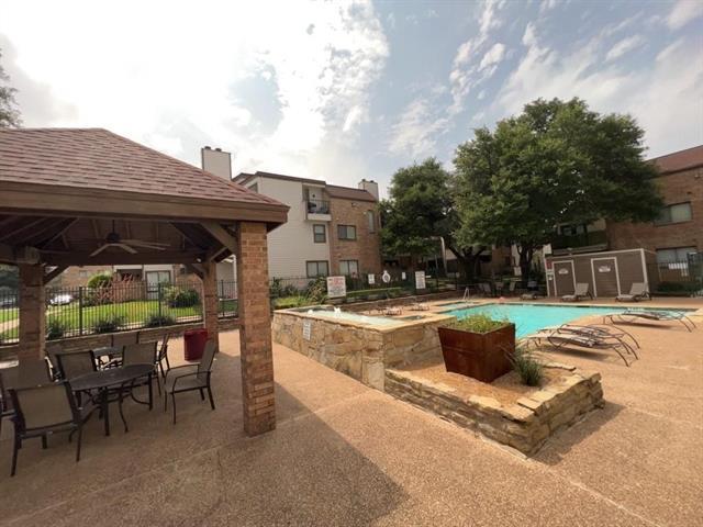 Building Photo - 2309 Balsam Dr