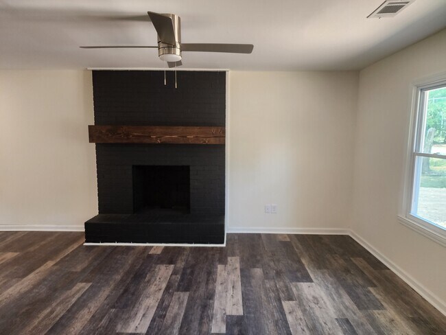 Foto del edificio - 6790 Bannister Rd