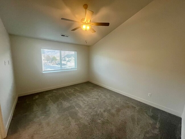 Building Photo - Lovely townhome for rent in American Fork